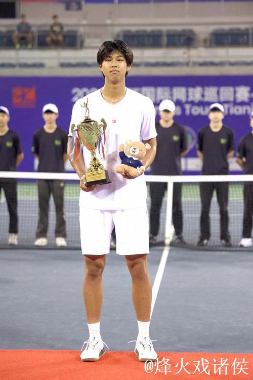 香港赛穆勒三盘逆转锦织圭 摘职业生涯单打首冠